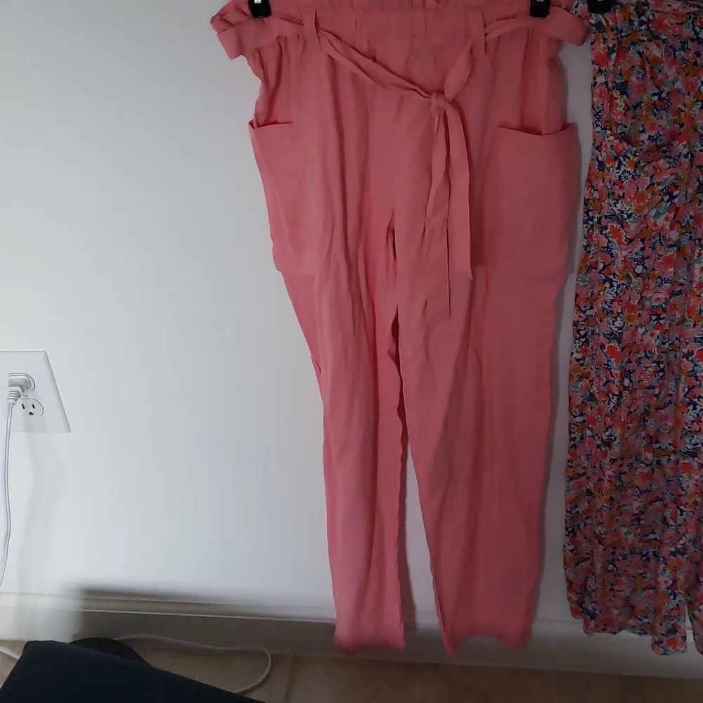 2 spectacular girls sz 12 Vince Camuto pants - Picture 2 of 3